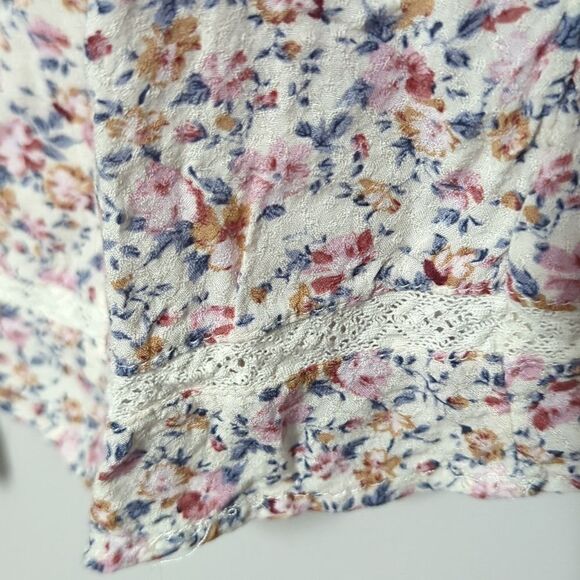 American Eagle Floral Short Sleeve Blouse - Picture 5 of 6